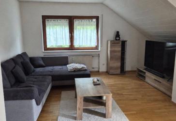 Schöne, großzügige DG-Wohnung in ruhiger Lage