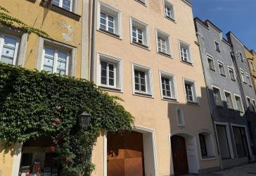 Charmantes Altstadthaus mit drei Wohnungen und einzigartigem Garten