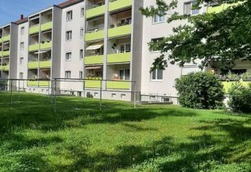 3-Raum-Eigentumswohnung mit Balkon im EG in beliebter Wohngegend von 01796 Pirna.
