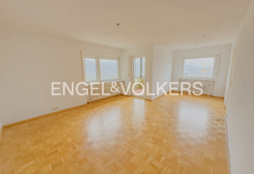 RESERVIERT: Großräumige Wohnung mit Rhein- und Weitblick