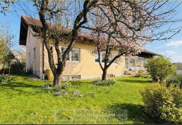 Dorfen - Gepflegtes Einfamilienhaus mit Einliegerwohnung, Wintergarten und großem Garten