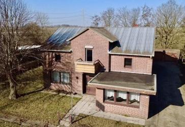 Neuer Preis! Vielseitiges Einfamilienhaus mit Einliegerwohnung & Stall - Nordseenah in Nordermeldorf