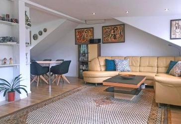 NEUWERTIGE 3,5 ZIMMER WOHNUNG MIT CHARMANTER LOGGIA
