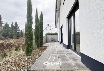 Hochwertige 2,5-Zimmer-Wohnung mit Terrasse und privatem Gartenanteil