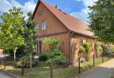 Für Selbstversorger - Modernisierte Immobilie mit zwei Wohnungen auf 1800 m² Grundstück