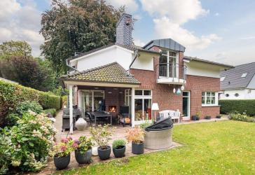 Ihr neues Zuhause in Volksdorf: Rotklinkerhaus mit Charme, Raum und großem Garten