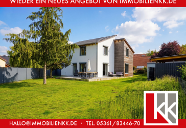 Helle Räume. Klare Linien. A+ Energieeffizientes Einfamilienhaus in Rümmer