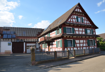 WOHNEN - ARBEITEN - VERMIETEN / Großzügiges Anwesen mit Fachwerkhaus, Holzhaus und Werkstatt in Willstätt-Hesselhurst