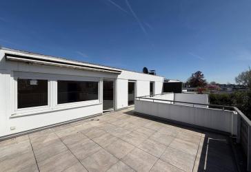 Großzügige Wohnung mit Dachterrasse, Hobbyraum und Garage - Raum für Ideen und Leben in Ludwigsfeld