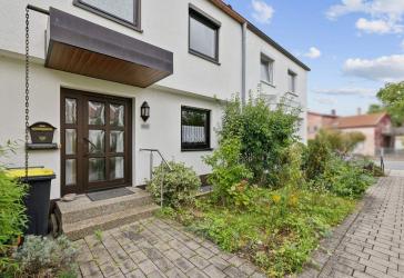 Gepflegtes RMH, ideal für eine Familie mit Terrasse, Balkon, Garage in Nürnberg-Reichelsdorf