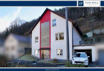 Gepflegtes Wohnhaus mit Garten und Garage