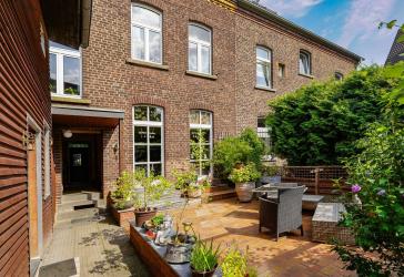 Einfamilienhaus & Baugrundstück im Zentrum von Angermund