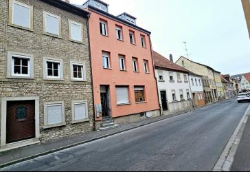 Investoren aufgepasst! Renditestarkes Mehrfamilienhaus in zentraler Bestlage von Kitzingen