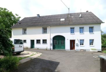 Gepflegtes Zweifamilienhaus in Farschweiler für Eigennutzer oder Investoren