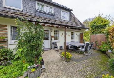 Familienidylle in Wuppertal: Freistehend, modernisiert & mit eigenem Gartenparadies