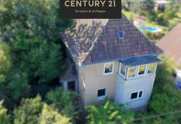 Kleine Stadtvilla sanierungswürdig - mit ca. 2.487 m² Grundstücksfläche - Provisionsfrei!