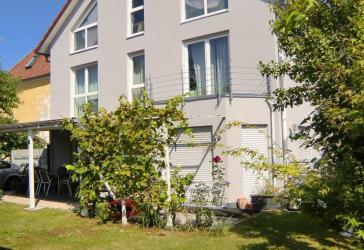 Top gepflegte, ansprechende und großzügige DHH mit Garten und Carport