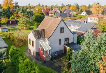 Keller, Garage, Schuppen, großer Garten u.v.m.: Sanierungsbedürftiges Einfamilienhaus in Neuenhagen