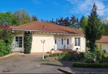 PREISREDUZIERUNG! Französisches Landhaus mit Charme in ruhiger Sackgasse