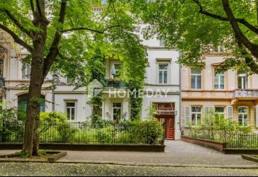 4-ZI-Altbauwohnung mit großzügiger Terrasse & 80 m² Grundfläche großem Dachboden in WI-Mitte