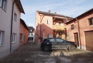 Sanierungsbedürftiges, vermietetes Mehrfamilienhaus