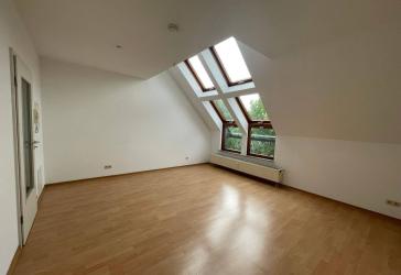 Zentrale Lage und S-Bahn/ Busbahnhof/Daimler vor der Tür - vermietetes 1 Zimmer Apartment mitten in Sindelfingen!