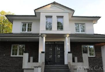 Exklusive 8-Raum-Villa mit großem Grundstück und gehobener Innenausstattung in Falkensee