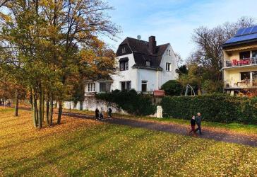 Exklusive Villa in Bonn mit einzigartiger Lage am Rhein und Ausbaupotenzial!