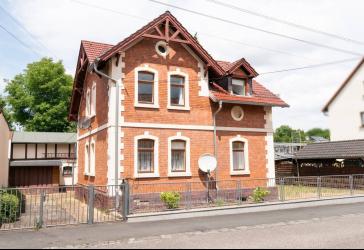 Charmantes Ein- oder Zweifamilienhaus in Klinkerbauweise in Saalfeld