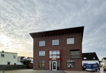 6,00% Bruttorendite möglich - Attraktives Wohn- und Geschäftshaus im Zentrum von Brunsbüttel!
