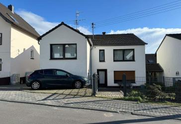 2-Familienhaus in beliebter Wohnlage mit Ölbergblick in Königswinter-Thomasberg