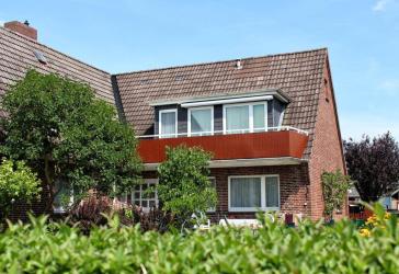 Provisionsfrei + Eigenland: 46 m², 3-Zimmer-Wohnung mit sonniger Dachterrasse in ruhiger Wohnlage in Büsum – ca. 1,4 km zum Strand