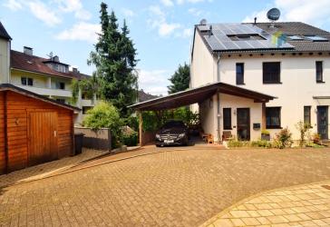 Schönes Reiheneckhaus in zentraler Lage