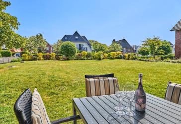 Lichtdurchflutete, traumhafte Gartenwohnung in hervorragender Strand- und Stadt-Lage von Westerland