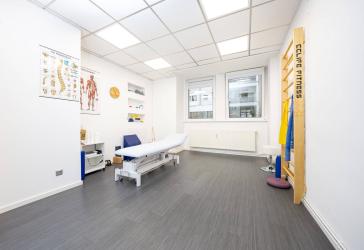 4,47 % Rendite nahe Kudamm: Gewerbe mit 3 Räumen im repräsentativen Altbau! Selbstnutzung möglich!