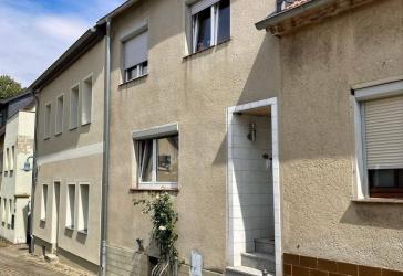 Solides Zuhause mit Terrasse und Innenhof !