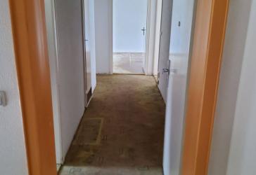 4-Zimmer Wohnung voll renoviert 81,17qm im 2.OG top Lage ab Juli 2026 zur sofortigen Selbstnutzung oder als solides Investment mit neuem Mietvertrag