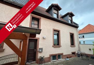 NEUER PREIS - Vermietetes Zweifamilienhaus in Altstadtnähe mit Ausbaureserve im Dachboden