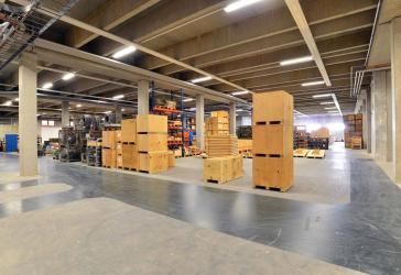 Logistik- und Produktionsfläche mit Rampenandienung und ebenerdigen Toren