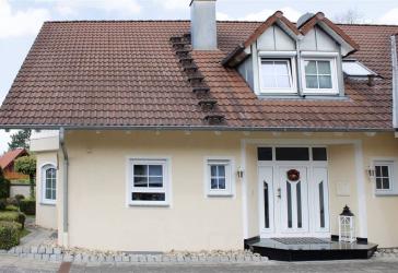 Exklusives EFH mit Einliegerwohnung, ca. 240 m², Top-Zustand, absolute Privatsphäre