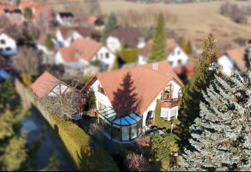 Ein idealer Platz für Ihre Familie! Gemütliches Einfamilienhaus in ruhiger Lage mit großem Garten!