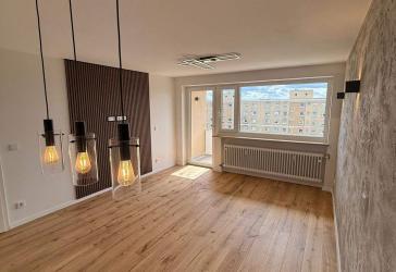 Exklusiv Wohnen mit Weitblick: Sanierte 4-Zi.-Whg mit Süd-Loggia, Lift & Stellplatz – Provisionsfrei