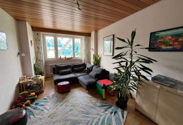 Zentrale Altbauwohnung mit 4 Zimmern, Donau fußläufig erreichbar