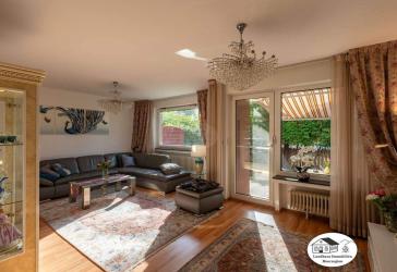 Großzügiges REH zentral in Neustadt, perfekt für Familien. Viel saniert, modern + hell..