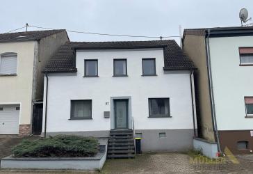Schickes Einfamilienhaus mit 6 ZKB und Garten zu verkaufen
