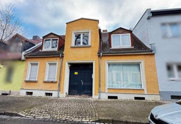 MFH mit 4 WE, Gewerbe & Stellplätzen in guter Lage von Bernburg