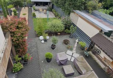 Schönes Ein oder Zweifamilienhaus mit Potenzial dazu einer Garage mit Gartendurchfahrt