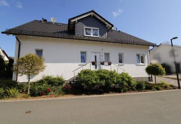 Hier fühlt man sich direkt Zuhause - Attraktives Zweifamilienhaus