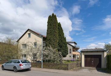Einfamilienhaus mit Garage und Carport beim Klinikum.