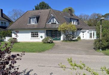 Freistehendes, individuelles Architektenhaus mit separat gelegener Einliegerwohnung